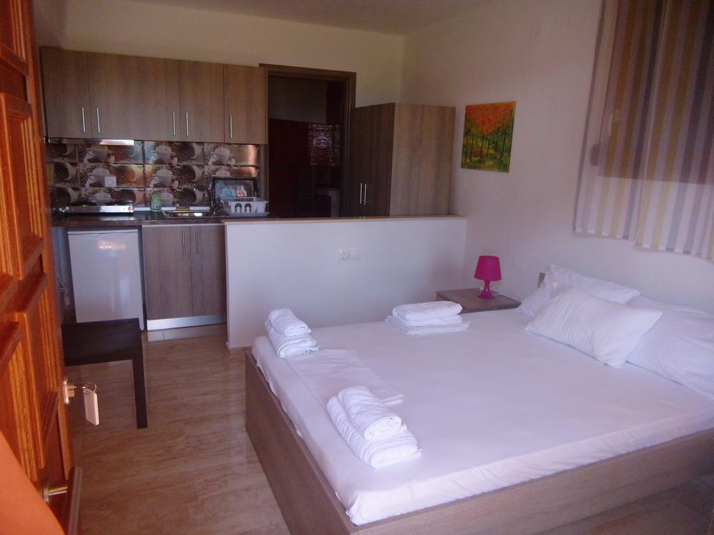 Studios Efi Beach Vourvourou Exterior foto