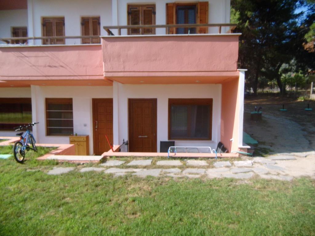 Studios Efi Beach Vourvourou Exterior foto