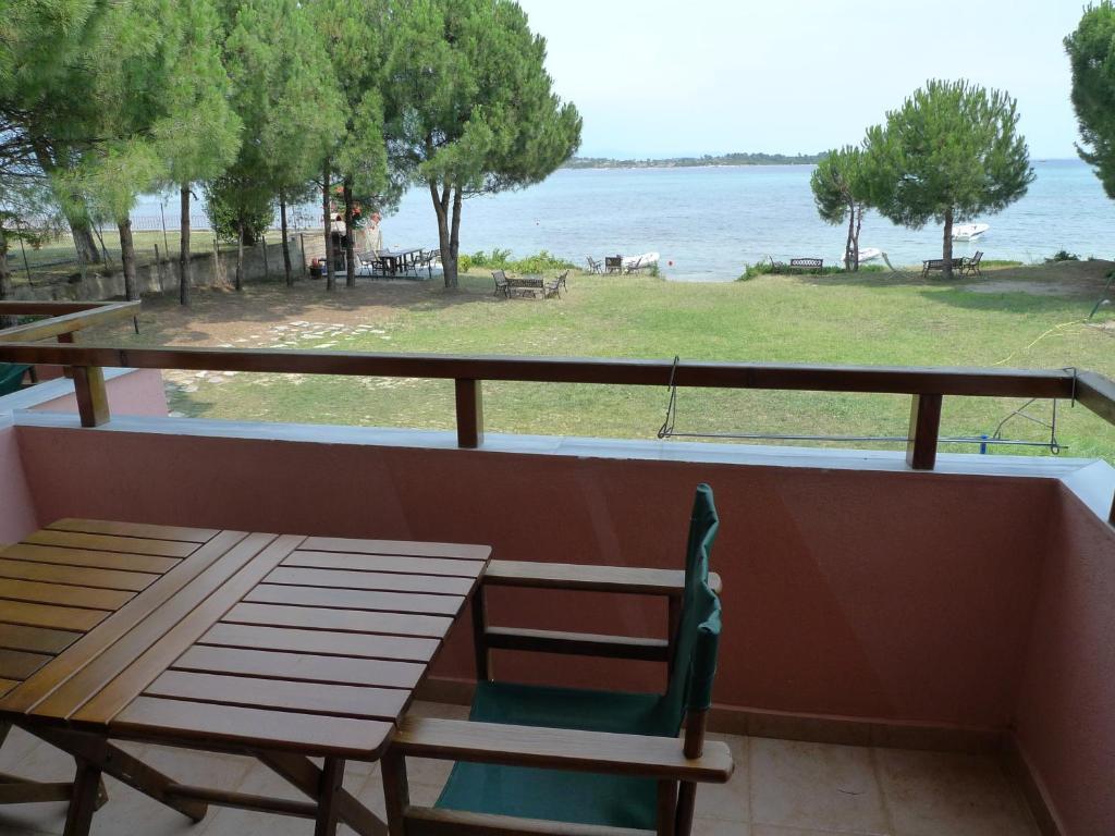 Studios Efi Beach Vourvourou Exterior foto